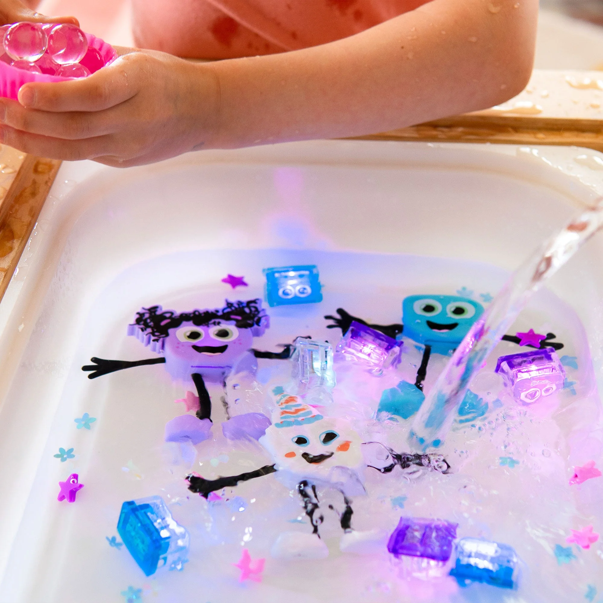 Glo Pals - Light Up Cubes 4pk - Party Pal - White - Image 6