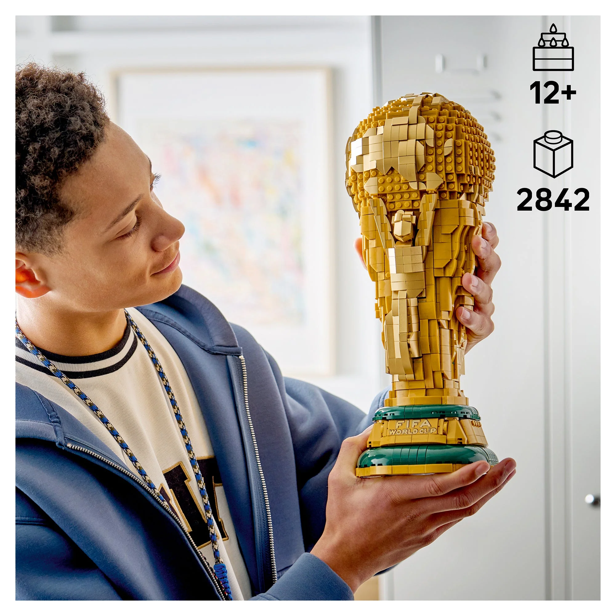 LEGO Editions FIFA World Cup Official Trophy 43020 - Image 3