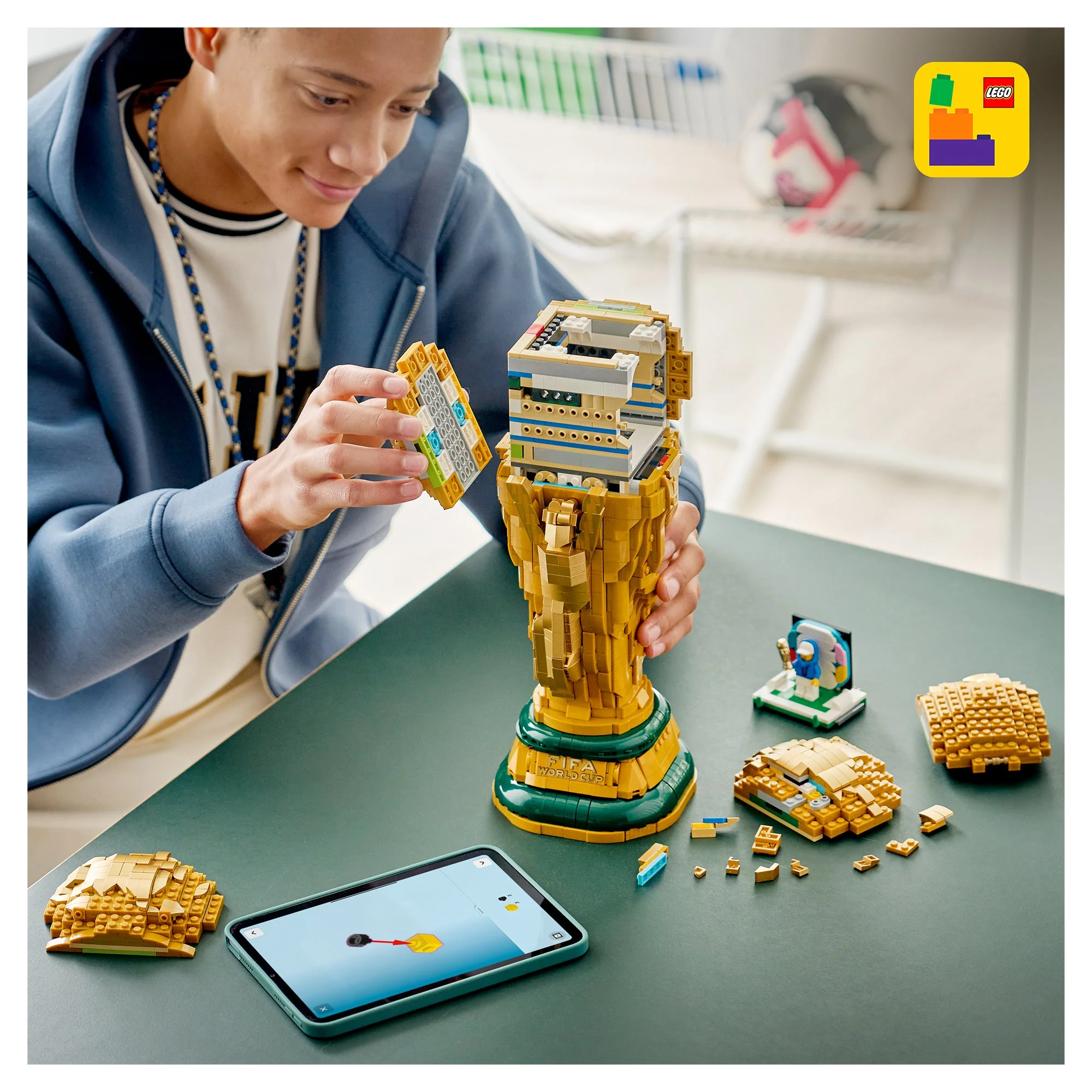 LEGO Editions FIFA World Cup Official Trophy 43020 - Image 7