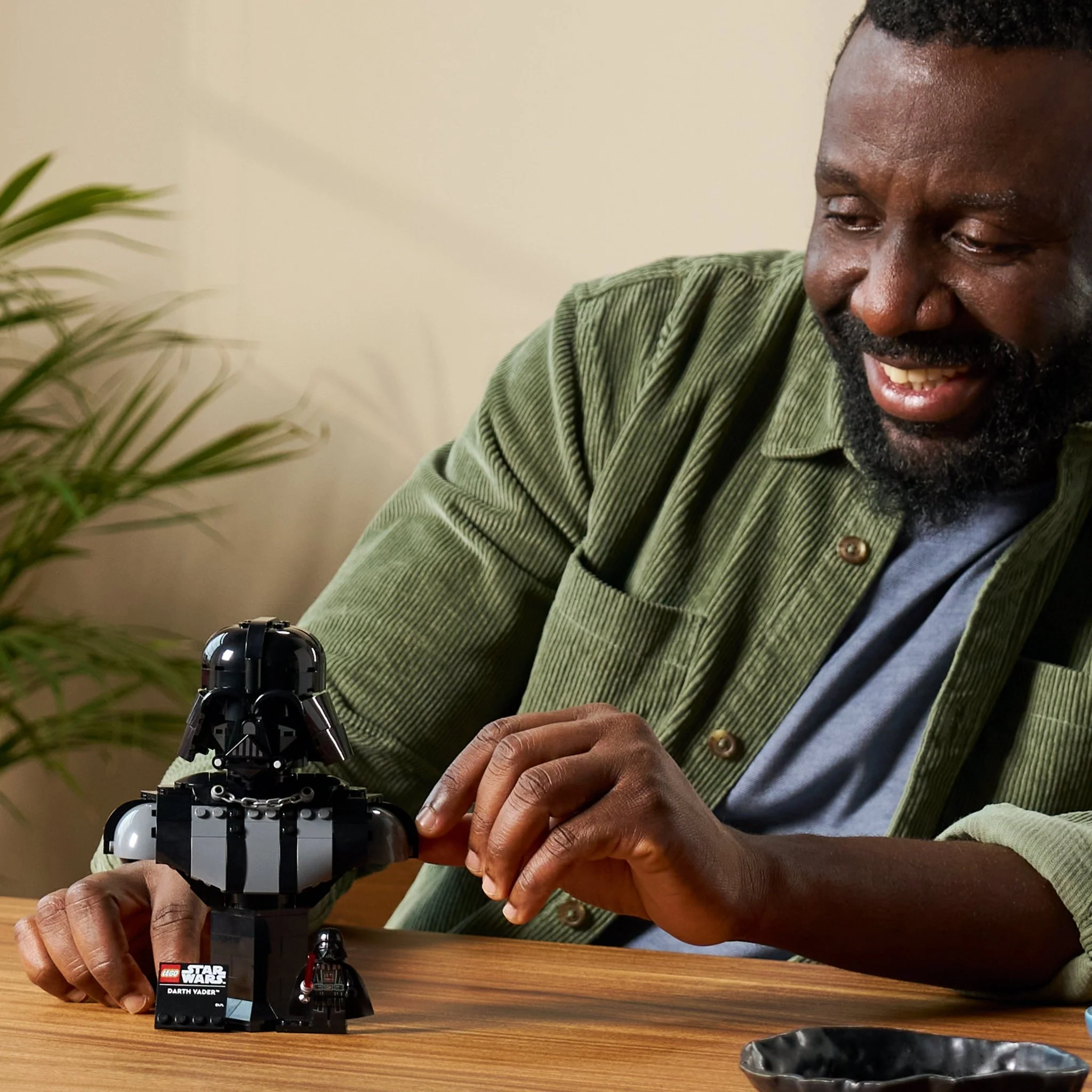 LEGO Star Wars Darth Vader Bust 75439 - Image 4
