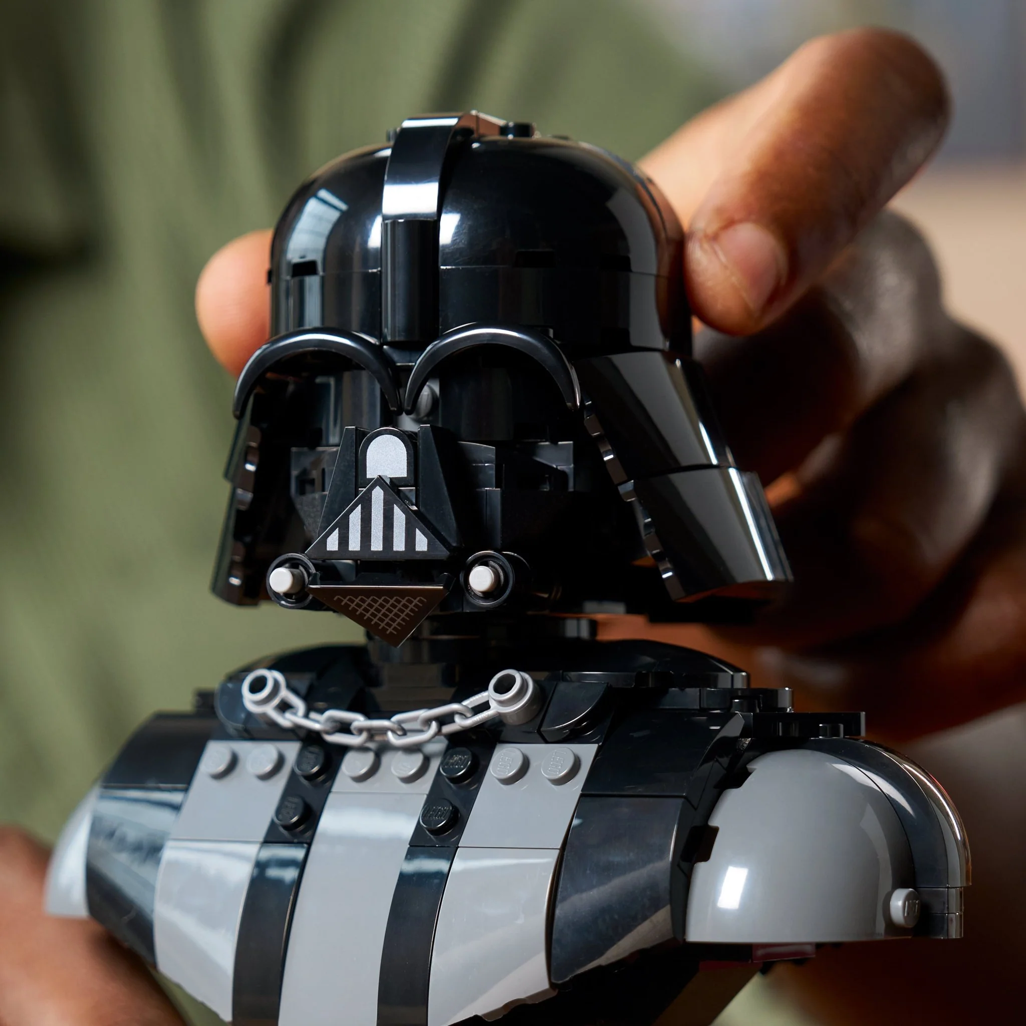 LEGO Star Wars Darth Vader Bust 75439 - Image 5