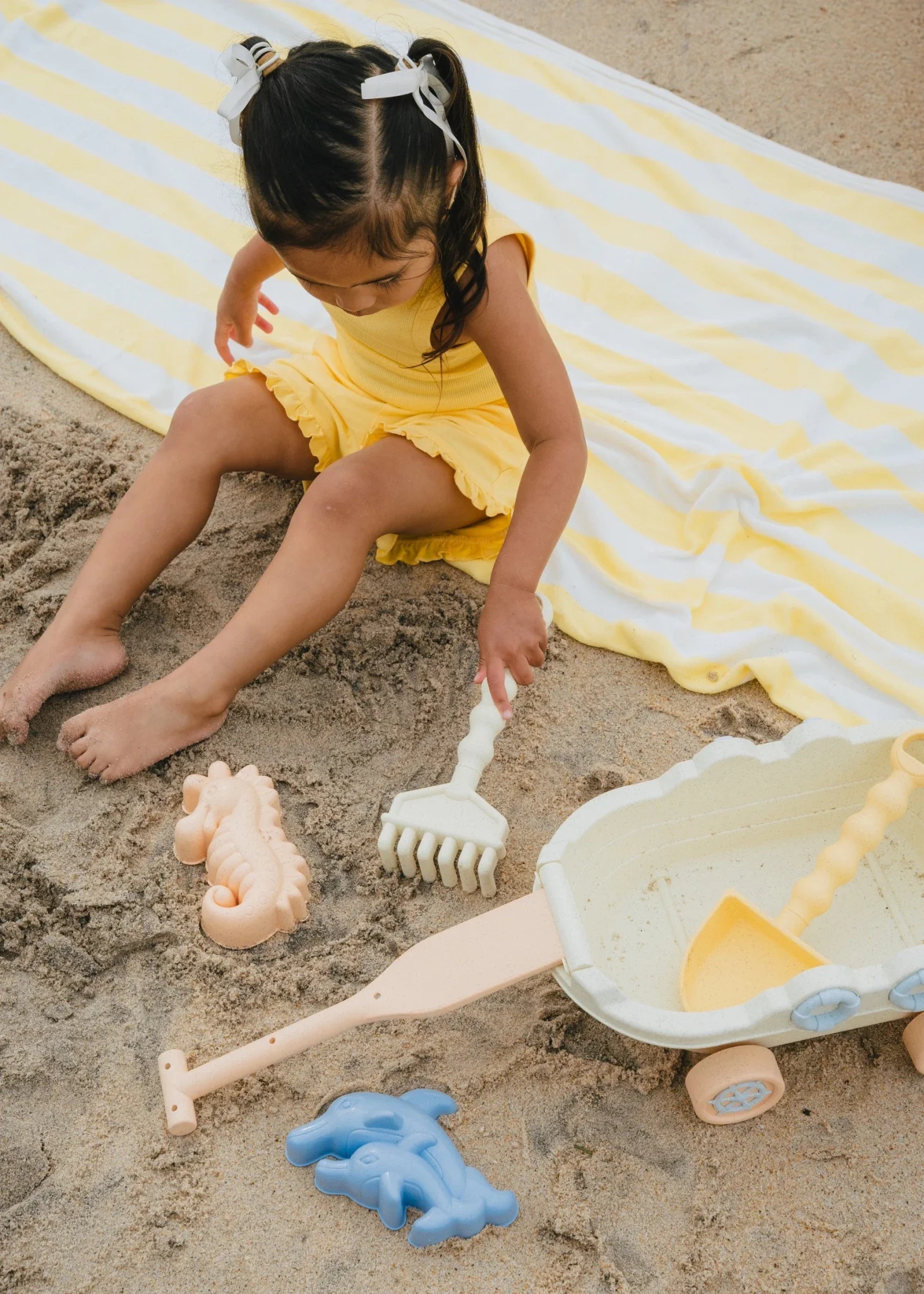 Oversized 6-Piece Wheat Straw Sand Toy Set – Wagon & Accessories - Image 3